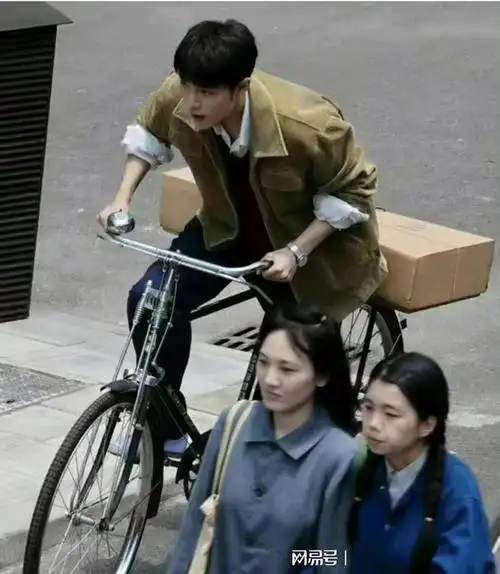 未播先火只待官宣|李沁|醒了|唱片|肖春生|音乐专辑_网易订阅