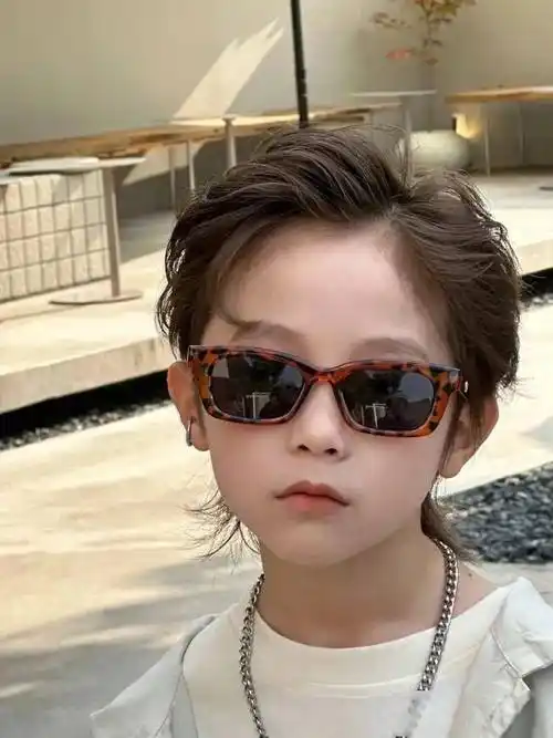 小帅哥发型._中国_形象_人类