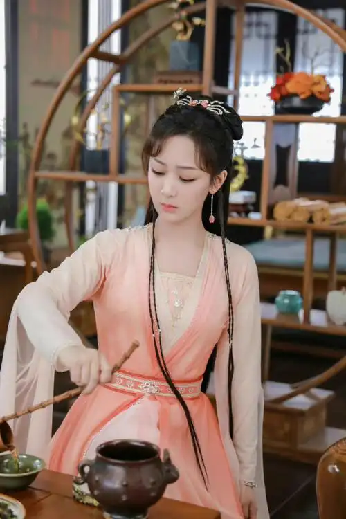 杨紫白漂亮十二宫格剧照##杨紫沉香如屑白漂亮剧照