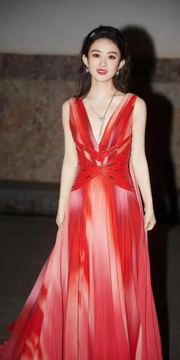 2月图文动态激励计划# 赵丽颖穿极光红裙,看的人眼花缭乱,这么漂亮的