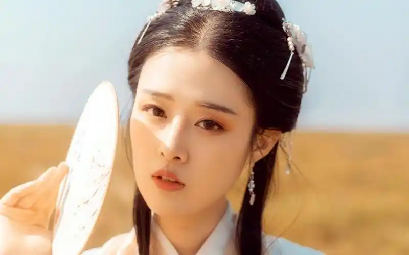 古风美女户外唯美写真,高清壁纸图片,清纯美女-回车桌面