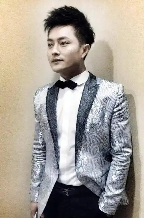 草根歌手云飞:成名后与妻子离婚,如今6年过去,他们怎样了