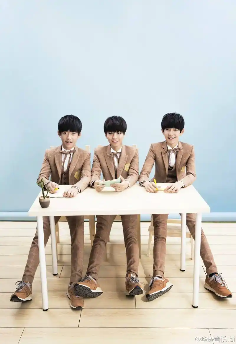 p>tfboys,中国内地男子演唱组合,由 a target="_blank" href="/item
