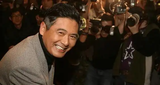 周润发和苗侨伟,两位曾经风光无限的巨星,如今已经步入了不惑之年.