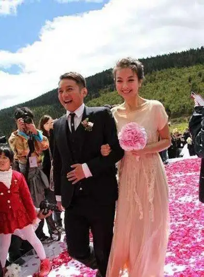 吴昕李维嘉什么关系吴昕李维嘉结婚照分享 - 新宇视窗