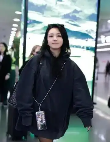 有一种差异叫释小龙何洁分手多年后一人身家过亿一人捉襟见肘