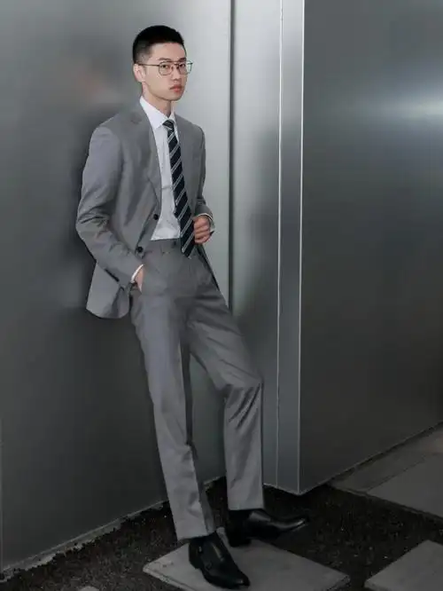 定制西装又多了一套超爱的灰色正装