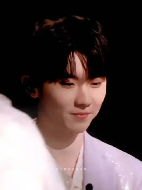 给哥酱5秒钟……/#马嘉祺天若有情唱到我心里#快乐星球宿管阿姨的微博