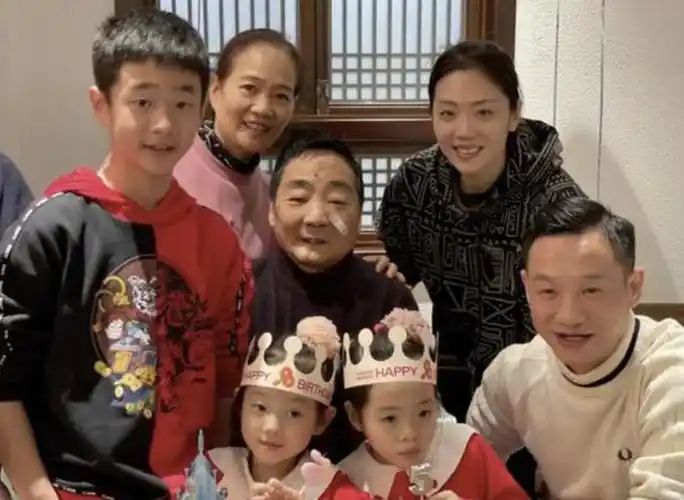 还记得奥运冠军杨威吗?终身佩戴呼吸机?