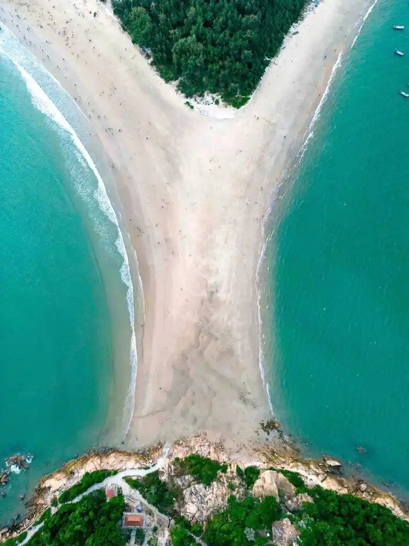 一天只会出现两次的"天使之路"我终于拍到了东山岛的双面海,每 - 抖音