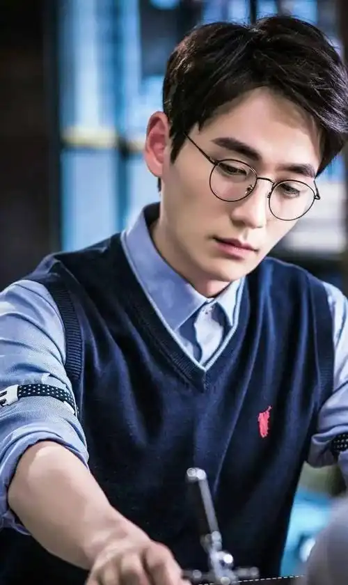 盘点娱乐圈男明星的眼镜杀,这四位男星,你最中意哪一个-樱桃号