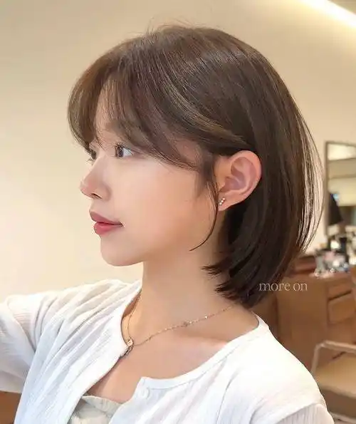 锁骨发是一种介于中发和短发之间的发型.