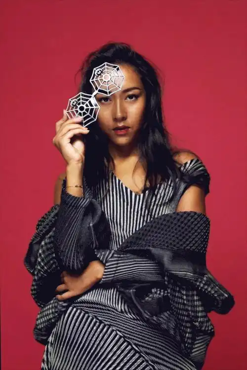 来一杯血腥玛丽 带上你的万圣面具和她一起鬼美丽