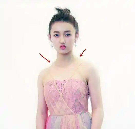 张子枫漂亮后身材绝了,穿吊带裙尽显"天鹅颈",美得挪不开眼