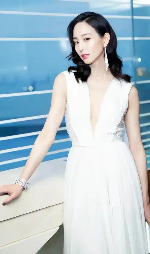 张钧甯端庄优雅温柔写真,美艳动人!__财经头条