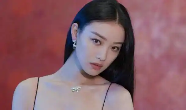 勾人魂魄的媚眼,回眸一笑即生百般妩媚,许多女生都向往拥有这样的眼睛