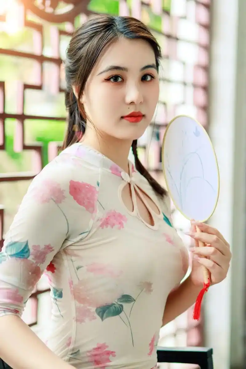 江南烟雨楼满风.#旗袍美人 #旗袍 #旗袍动作 #古风汉服美 - 抖音