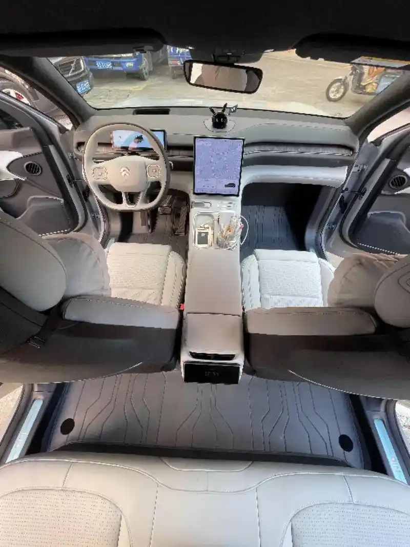 自从装上这套脚垫 每次出门都被人使劲夸.车型是蔚来es696 - 抖音