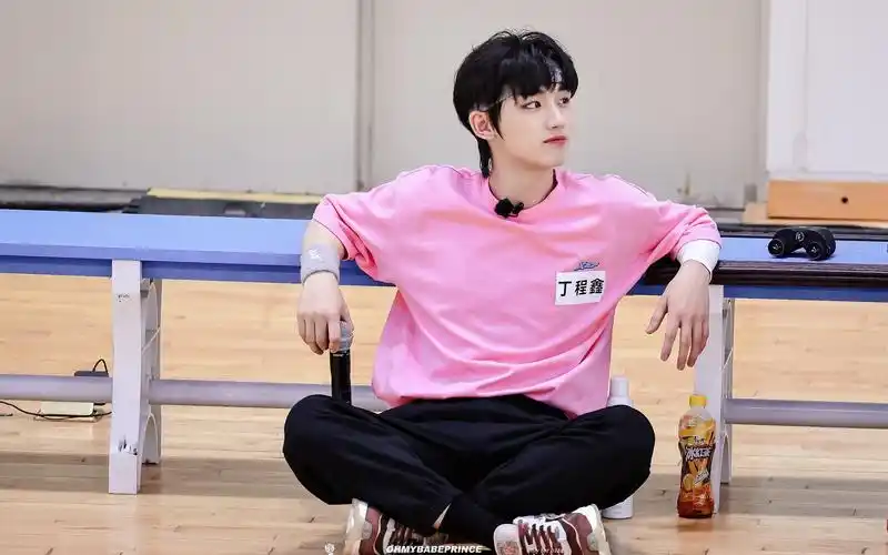 2022tf家族夏日运动会丁程鑫全程focus