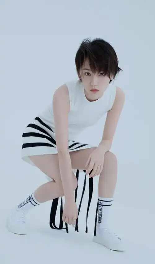 还是能够被她的演技所征服,她的本名叫成果,虽然说她不是科班演员出身