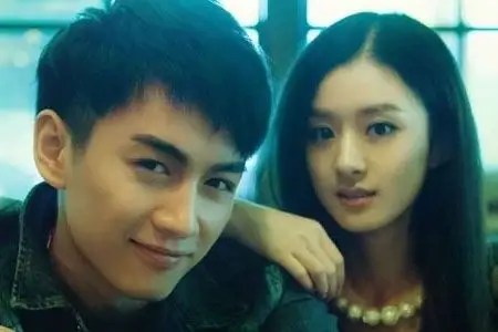 图演员陈晓赵丽颖床上吻戏两人配合默契