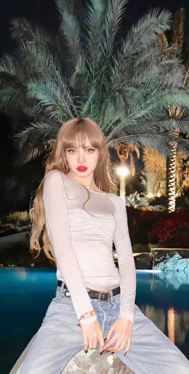 lisa这身材算逆天比例么,辣不辣? #lisa穿泳装照