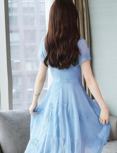 整条裙子才用了立体刺绣的设计,彰显品质,时尚美观,给带来不一样的