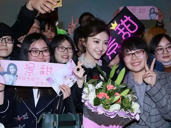 景甜发型翻新不停这是要为中短发代言啊