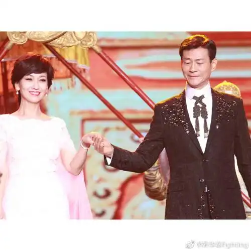 64岁赵雅芝和72岁郑少秋的合照