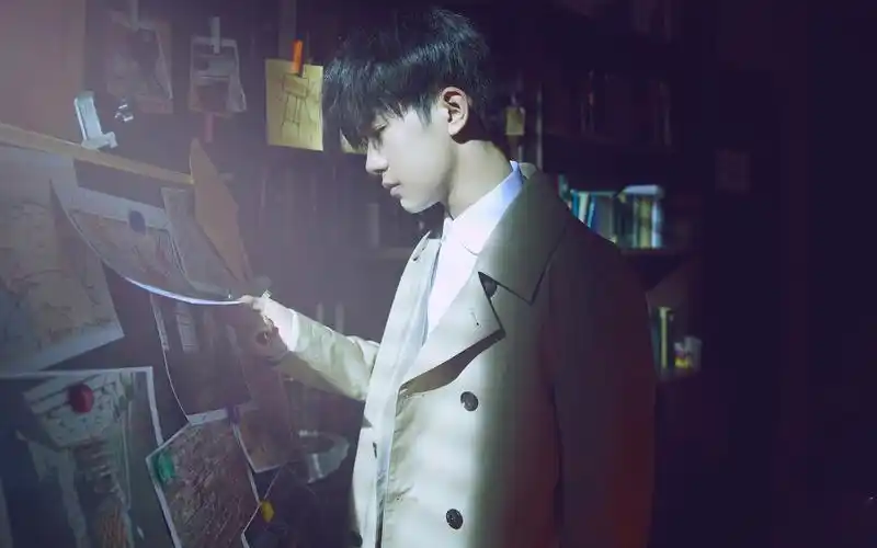 易烊千玺青春帅气图片桌面壁纸