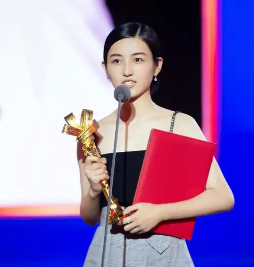 张子枫获最受传媒关注女主角