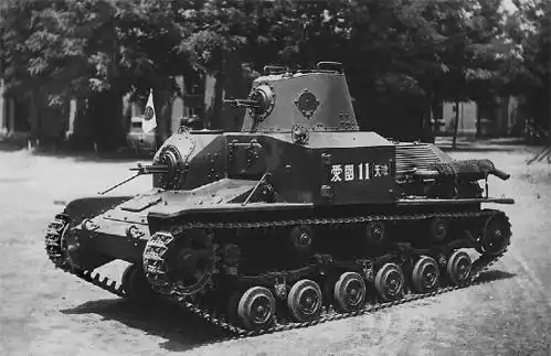 装备两挺机枪的九二式重装甲车