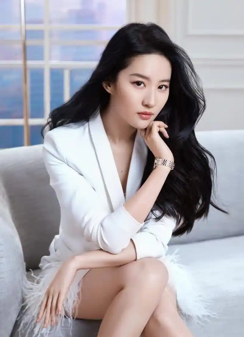 你喜欢刘亦菲穿现代装吗?[鄙视]