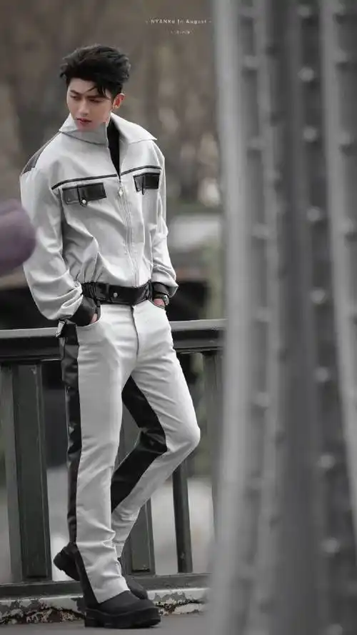 蔡徐坤全身照帅得我想鼠啊啊啊啊啊啊#蔡徐坤巴黎街头随拍vlog