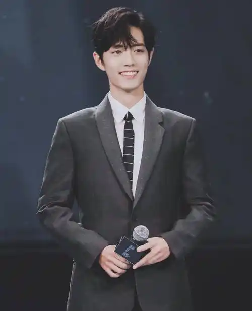 原创183cm肖战,穿"半永久"西装,不愧是顾医生!