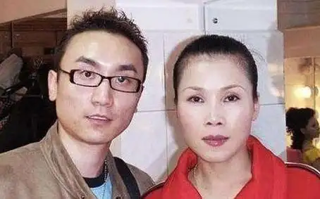 回顾田震:一生正直,摔话筒揭"潜规则",和那英闹掰,我不后悔