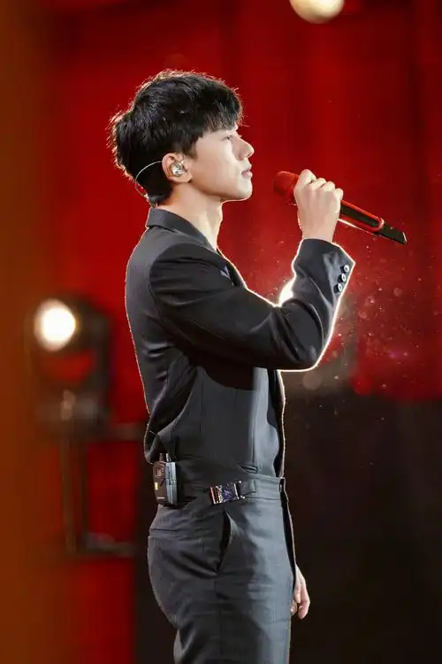 zhang),1982年12月20日出生于四川省成都市,中国流行男歌手