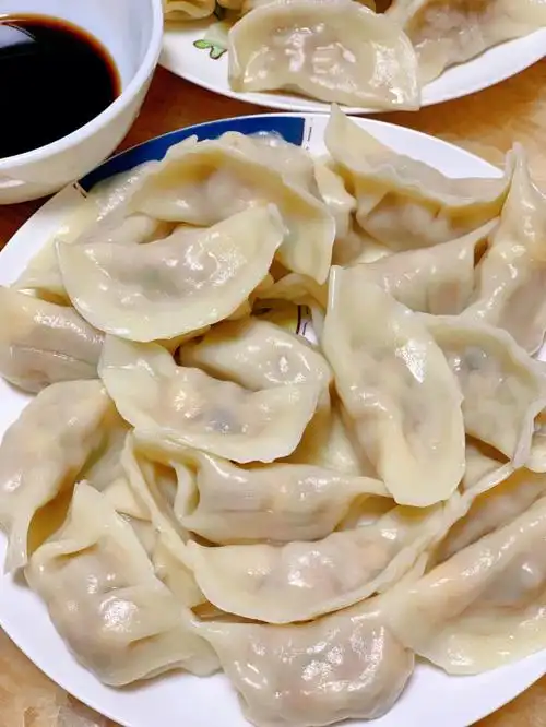 家常菜胡萝卜香菇玉米猪肉馅饺子