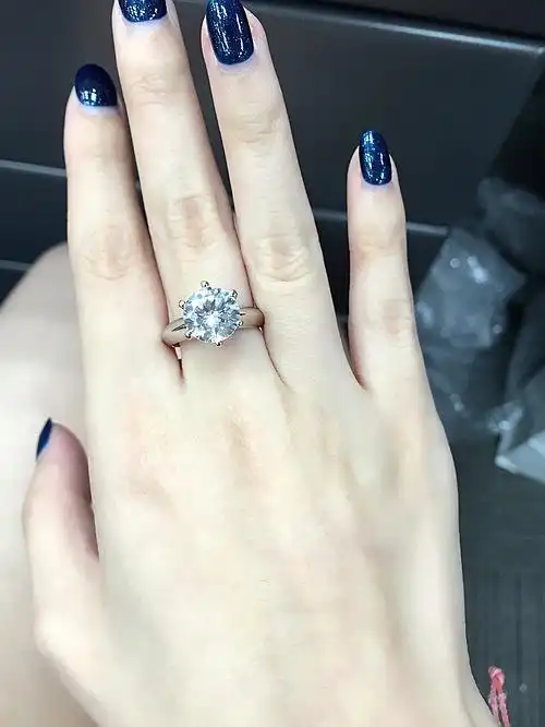 dior真我香水50ml,tiffany三克拉仿真钻戒闪瞎眼