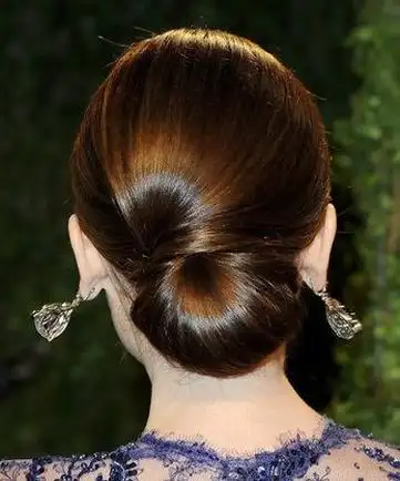 法式低发髻慵懒随意 法式后盘发髻 - 盘发发型 - 发型社