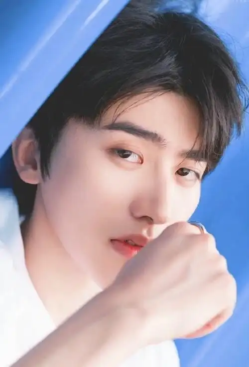 一些对视!狠狠感受一波眼神鲨#蔡徐坤#ride or die -蔡徐坤