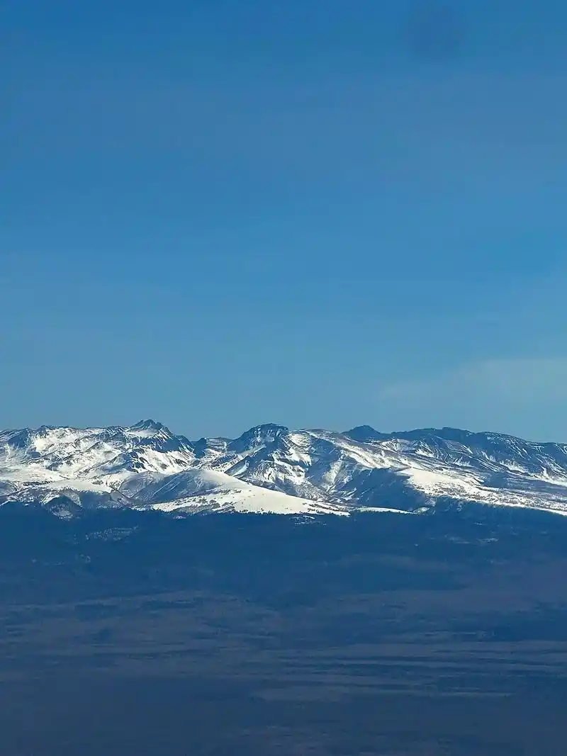 在山下没拍的全景在天上拍到了#长白山 #十年 - 抖音