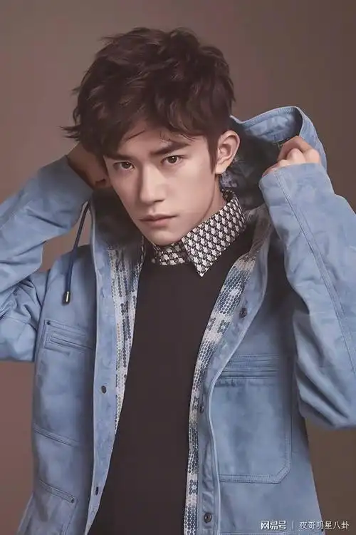 易烊千玺活成了父母期待的模样但他却是这期望的牺牲品