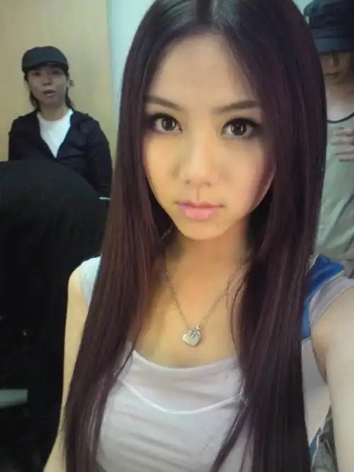 十年今昔对比!邓紫棋17岁婴儿肥嫩照曝光