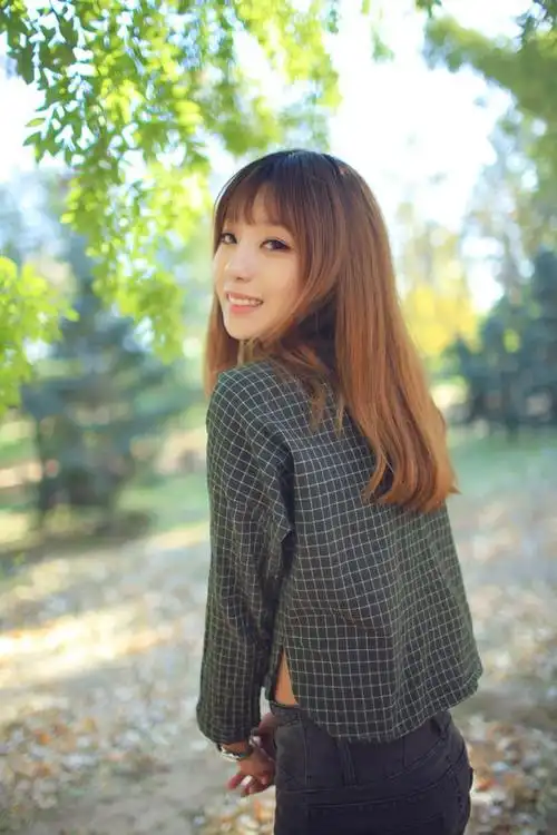 氧气长发美女生活照清纯随性惬意