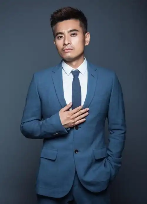 内地男演员陈龙陈龙自曝财政在老婆手里