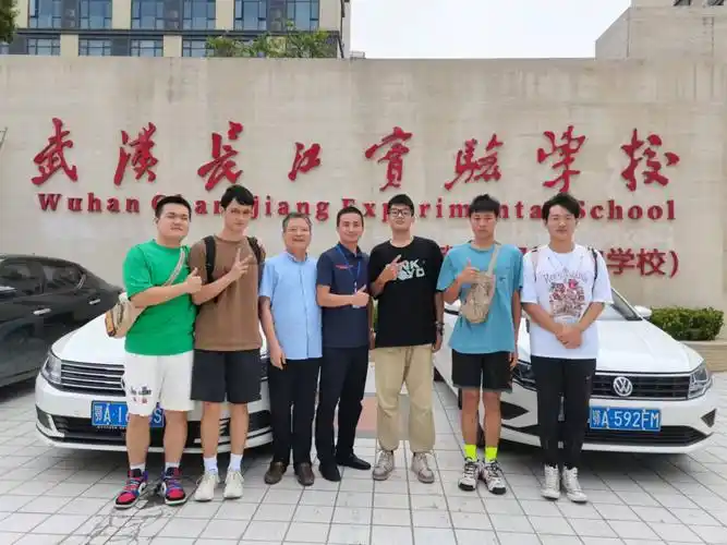 长实人物丨优秀教师 何远志:静水流深 匠心育人_武汉长江实验学校