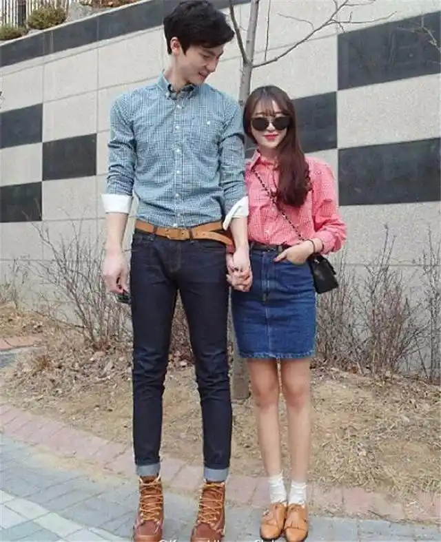 两个细长大长腿,你们过可好