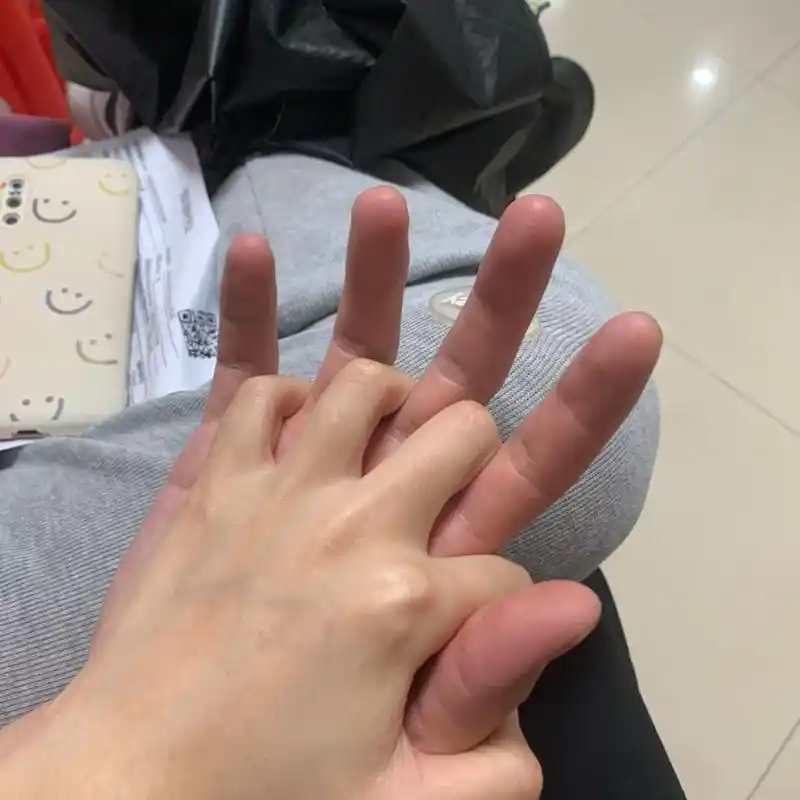 大手牵小手95|要和男朋友拍好多牵手照91～ 走到哪都要停下脚步拍