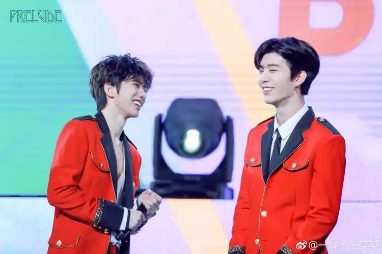 范丞丞蔡徐坤最可爱的福西西有老大哥罩着